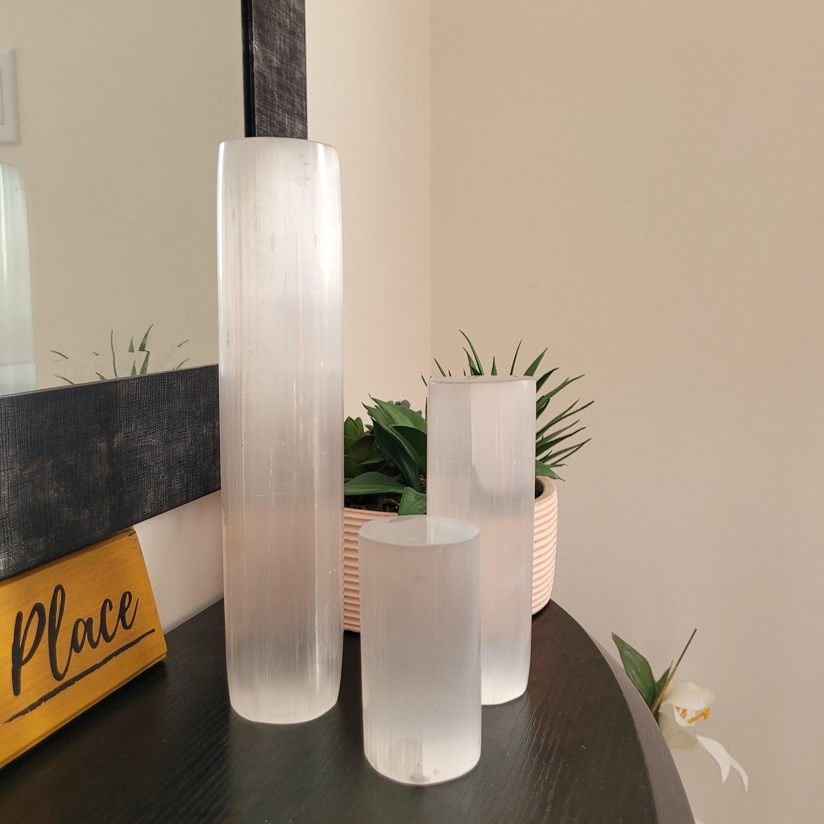 Selenite Bracelet Holder Small - Premier Halite Inc.