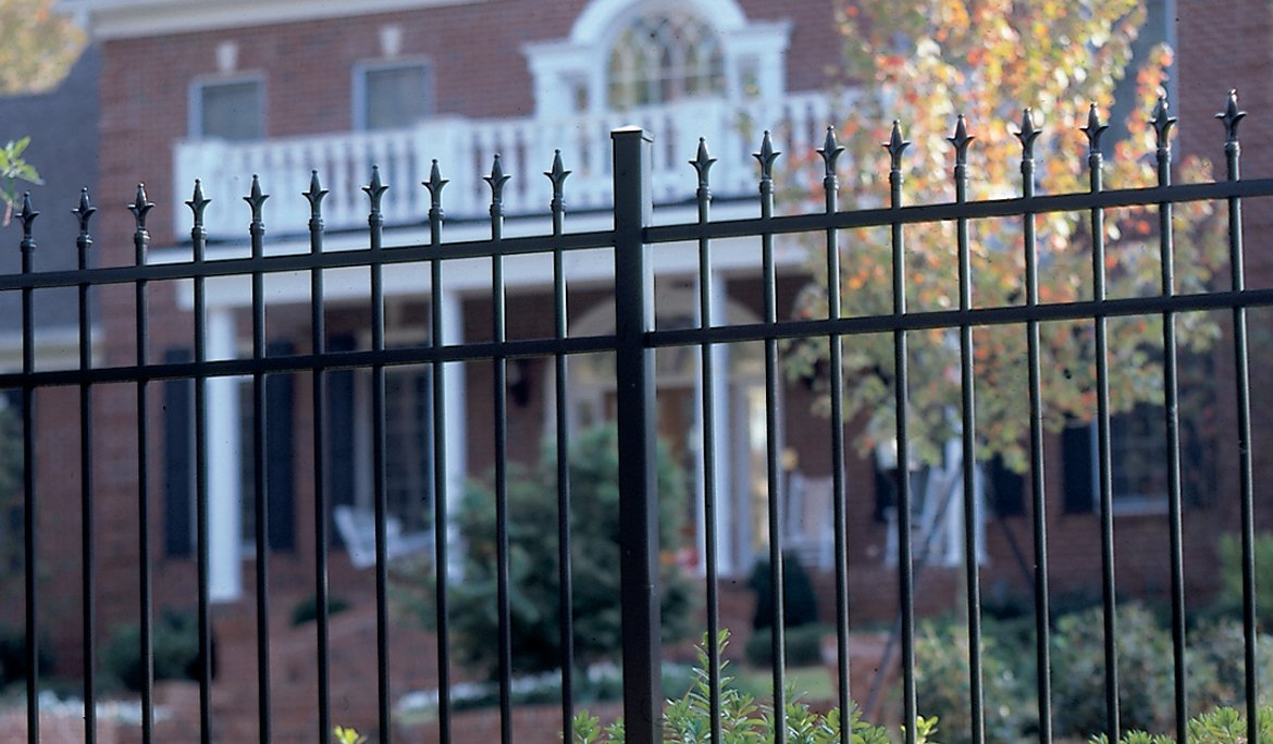 Aluminum Fence Installation: Cost-Saving Tips Every Homeowner should know