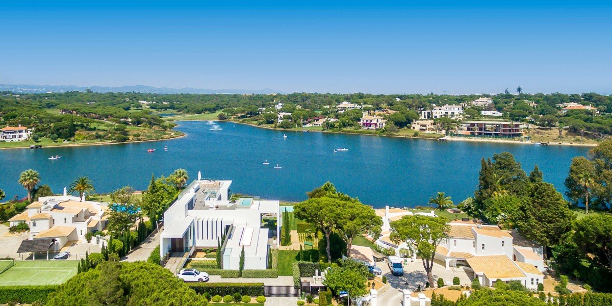 Best Luxury Holiday Rentals in Quinta do Lago for Large Groups